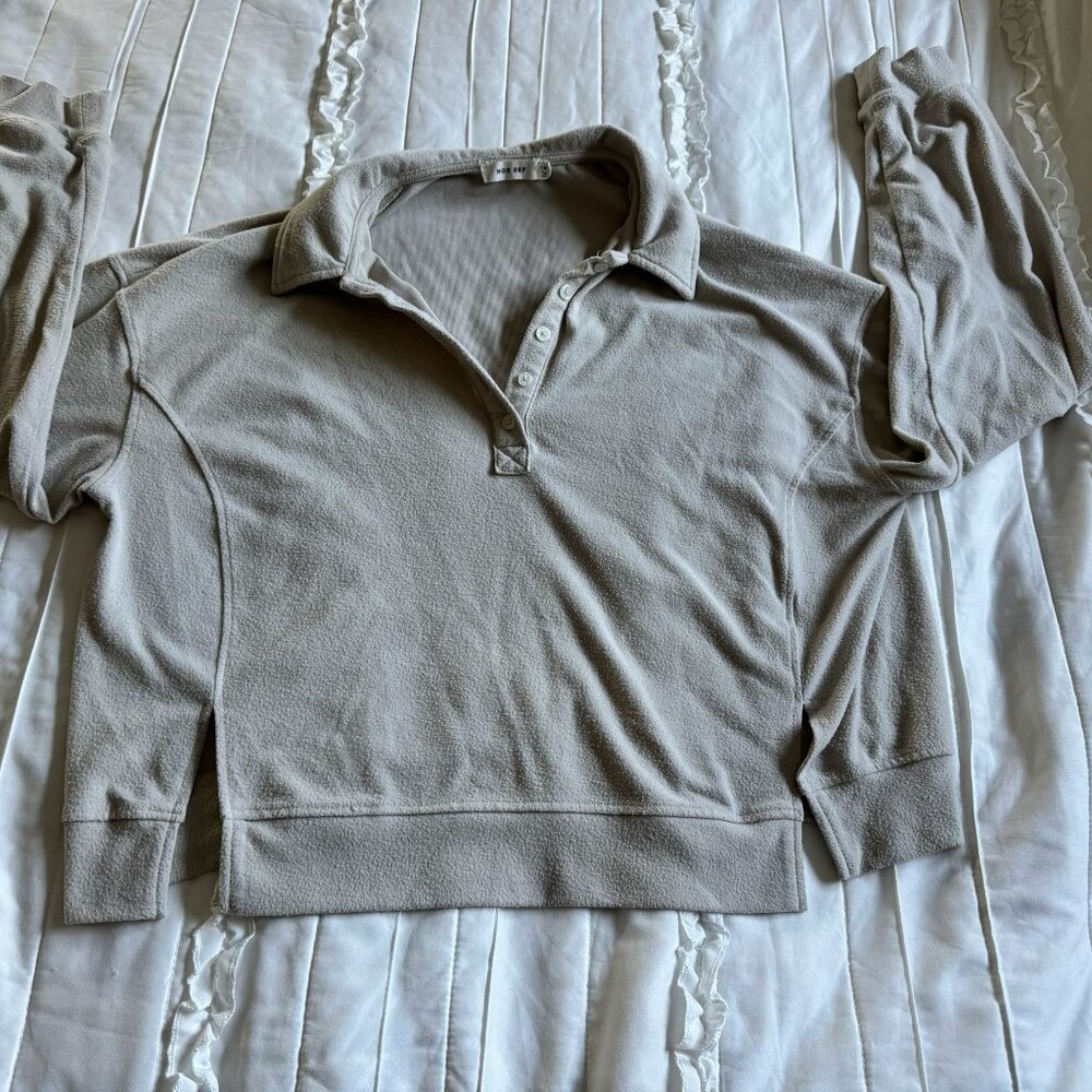 Mod Ref Womans Cream Button Collared Pullover Lon… - image 1